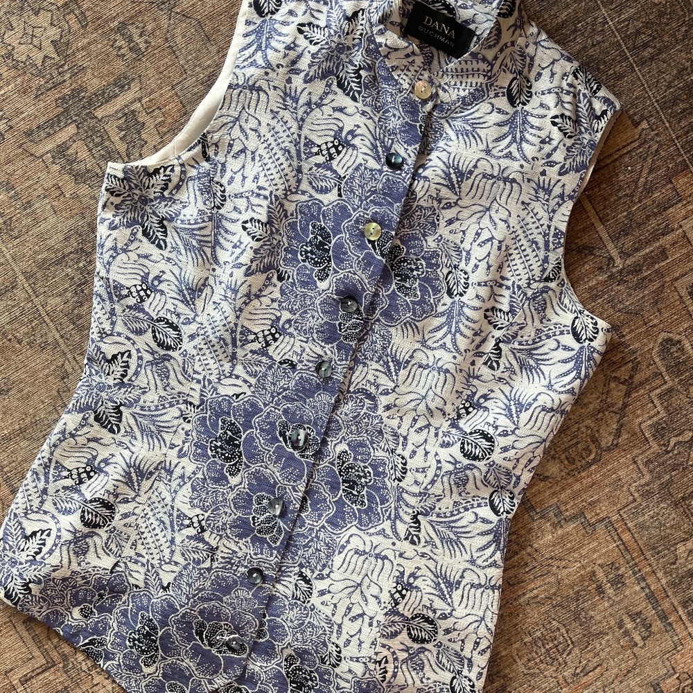 DANA Bachman  blue and white silk sleeveless top sz 8